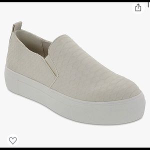 Brand new MIA Ela-R size 8.5 shoes